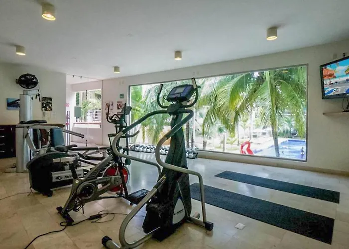 Via 38 - 2Br With Private Elevator, Pool & Gym Casa de férias Playa del Carmen