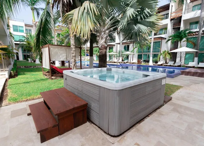 Via 38 - 2Br With Private Elevator, Pool & Gym Casa de férias Playa del Carmen