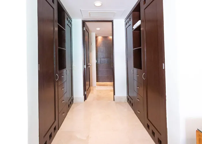 Casa de férias Via 38 - 2Br With Private Elevator, Pool & Gym *