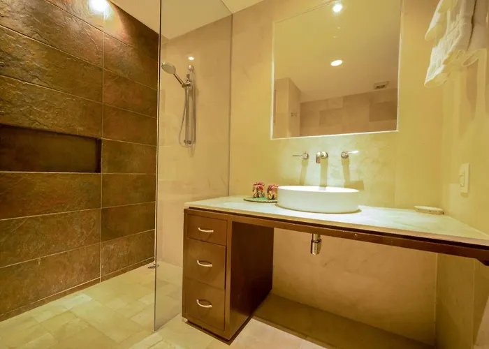 Via 38 - 2Br With Private Elevator, Pool & Gym