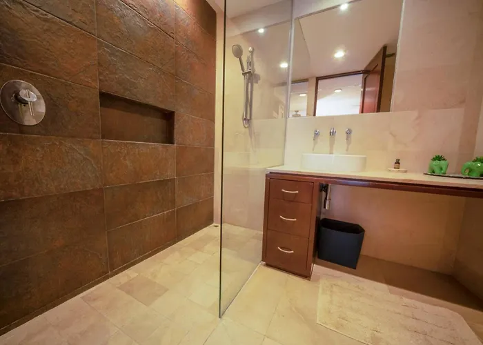 Via 38 - 2Br With Private Elevator, Pool & Gym Casa de férias *