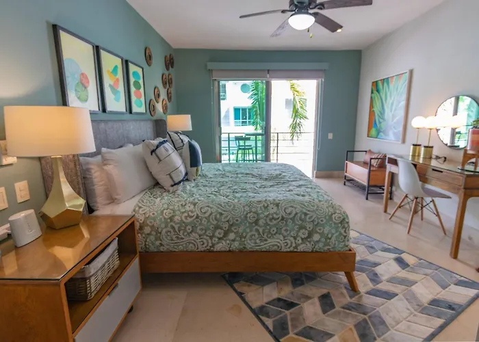Via 38 - 2Br With Private Elevator, Pool & Gym * Playa del Carmen