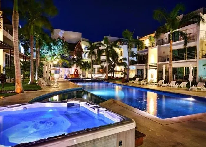 Via 38 - 2Br With Private Elevator, Pool & Gym * Playa del Carmen